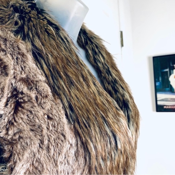 RINASCIMENTO sleeveless long faux fur jacket/vest - Picture 6 of 10